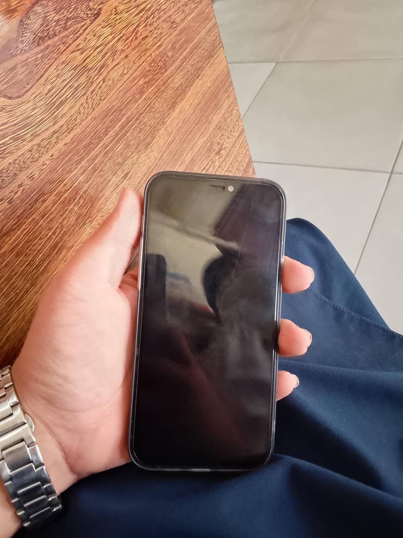 Apple iPhone 12 4