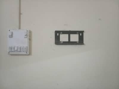 LED TV 32 Inches with it's Stand ( SIGNATURE COMPANY)