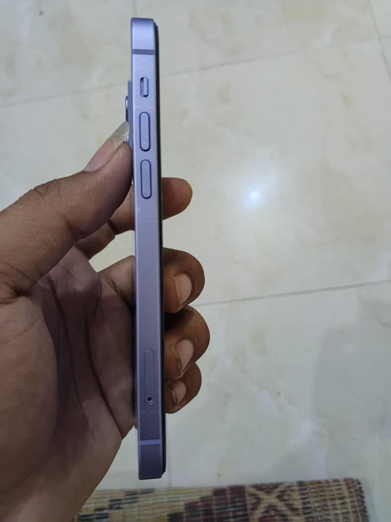 Apple iPhone 12 2