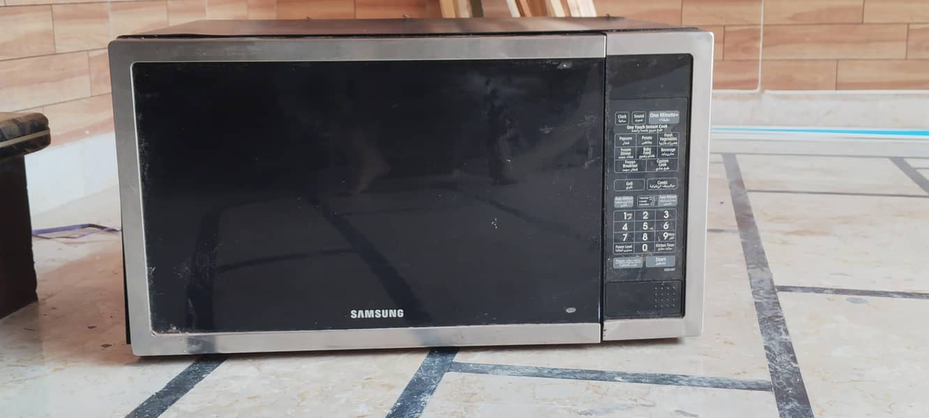 Large Microwave 40 litre 1