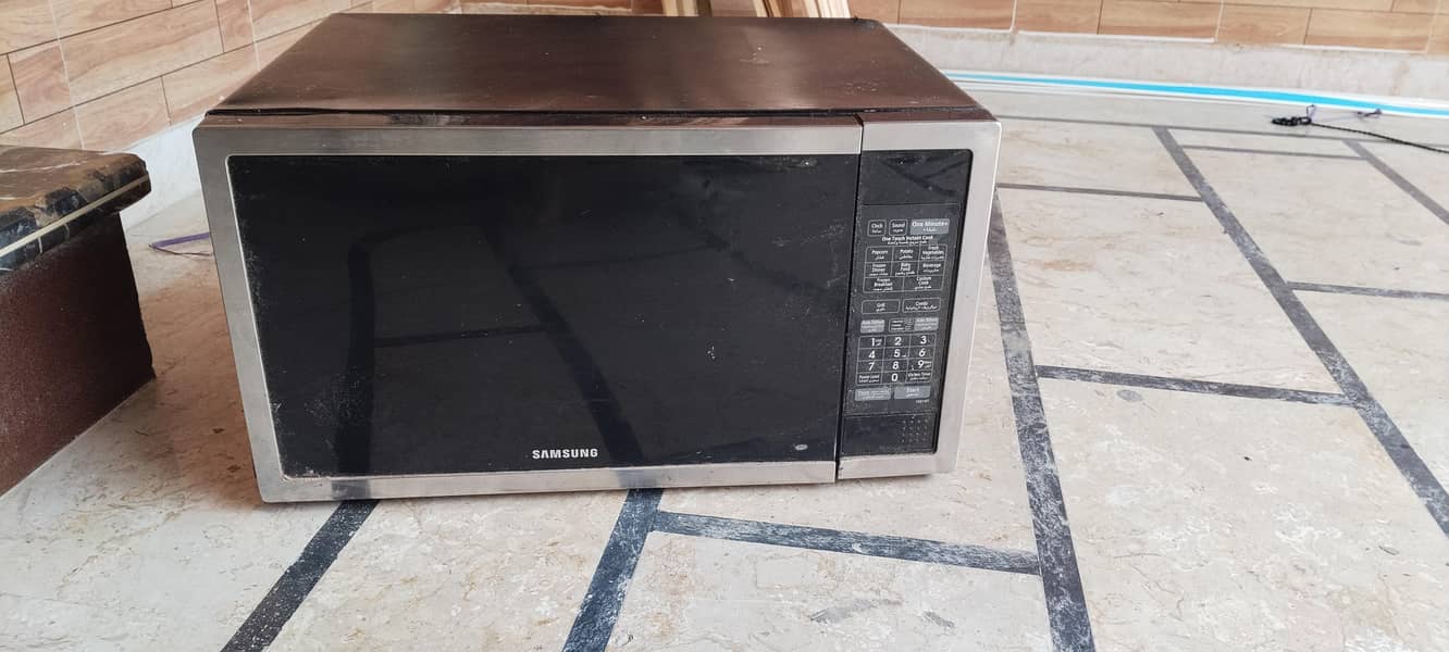 Large Microwave 40 litre 2