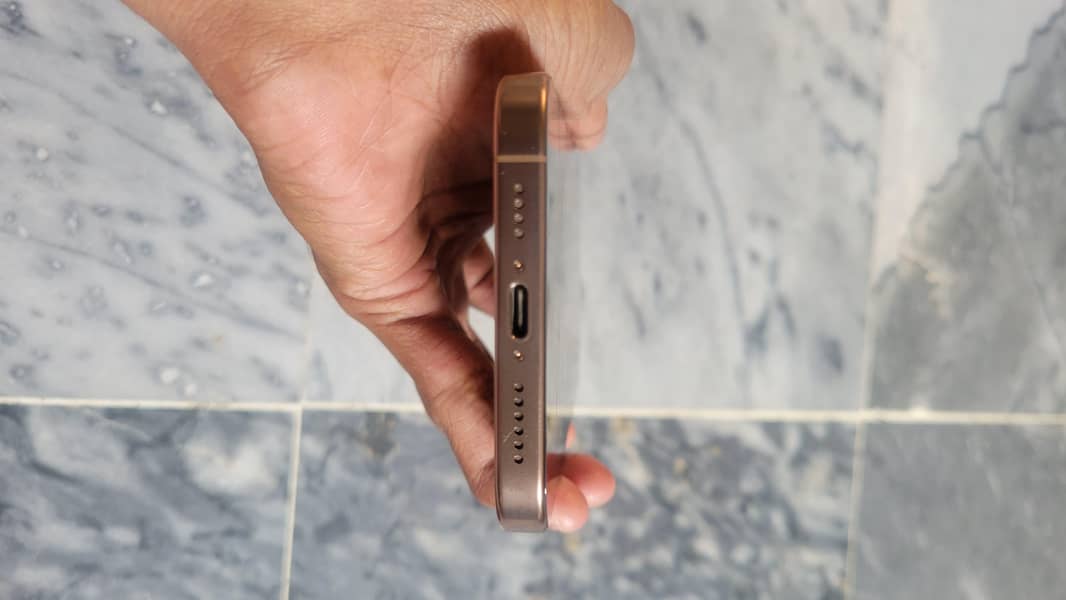 Apple iPhone 16 Pro Max 3