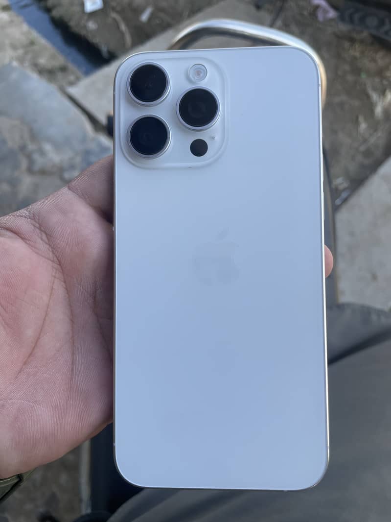 Apple iPhone 15 Pro Max 0