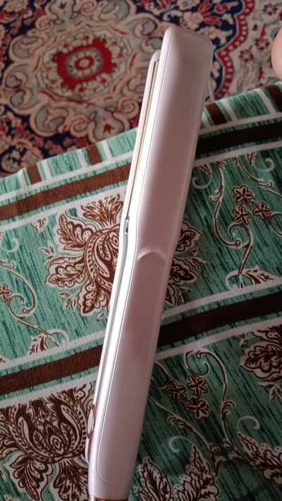 Beautiful Pink Hair Straightener – Excellent Working Condition