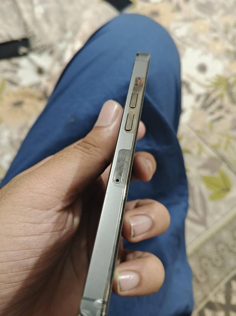 Apple iPhone 13 Pro 2