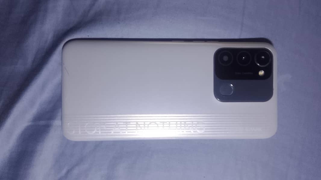 Tecno Spark 8C 1