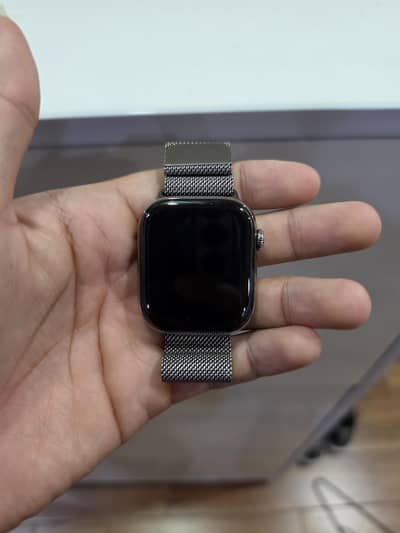 Apple watch titanium series 11 Milanese loop Battery health 100%