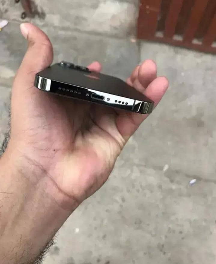 iphone 12 pro max 2