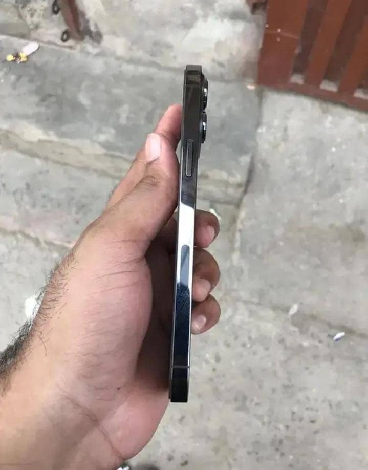 iphone 12 pro max 3