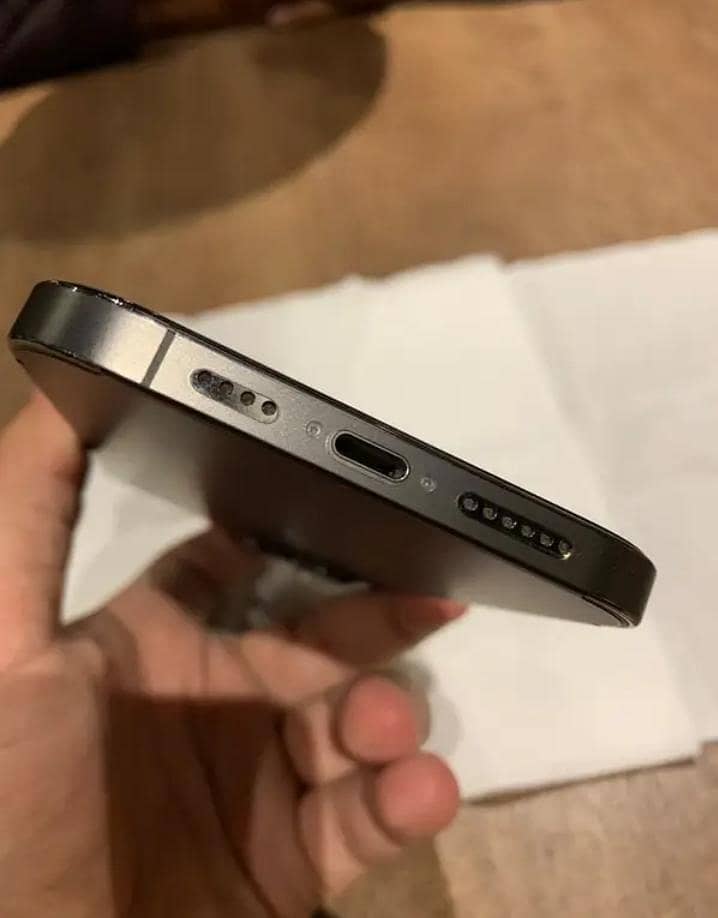 iphone 12 pro max 4