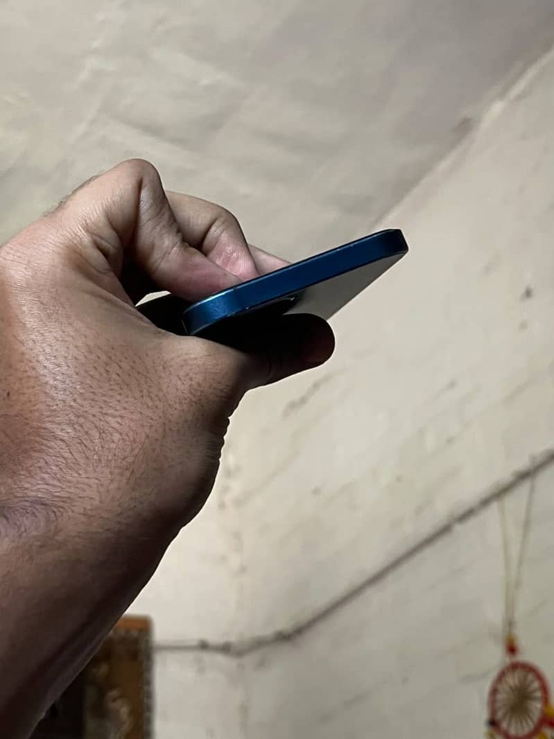 Apple iPhone 12 3