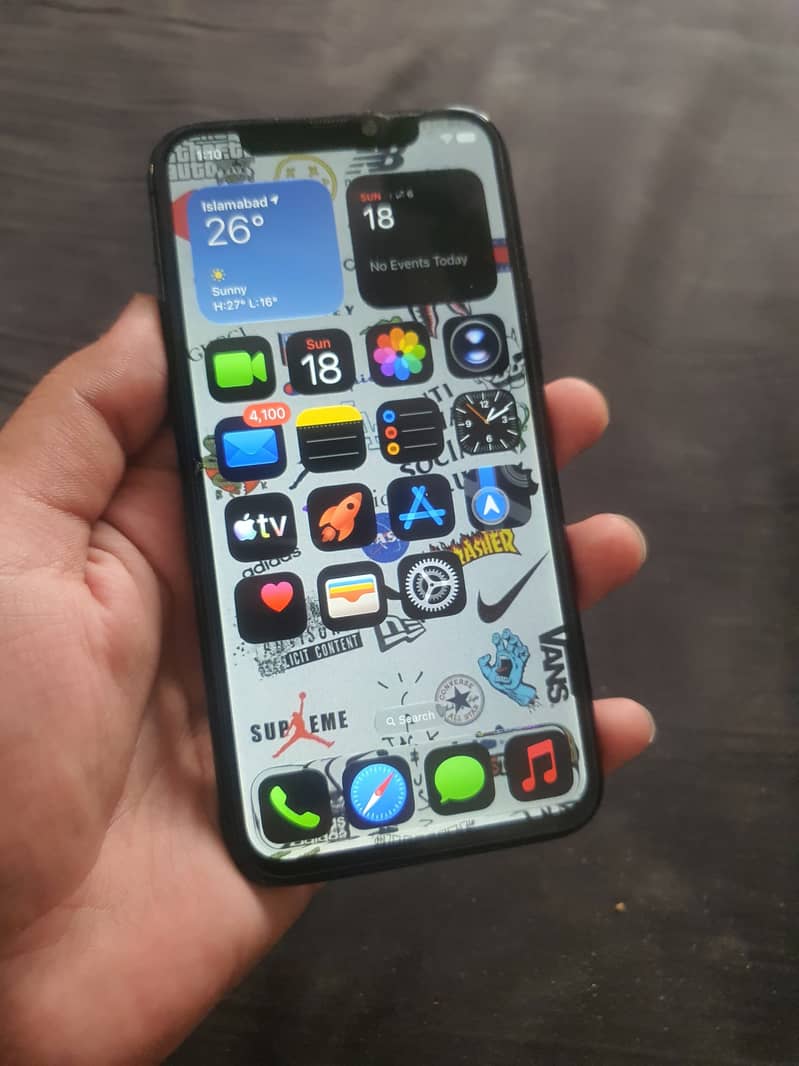 Apple iPhone 11 Pro 4