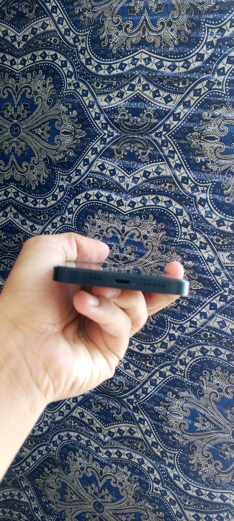 Apple iPhone 13 2