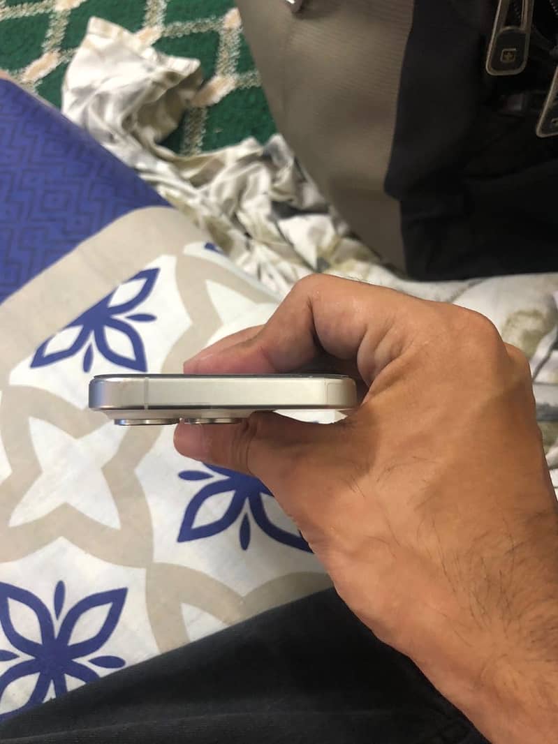 Apple iPhone 15 Pro 1