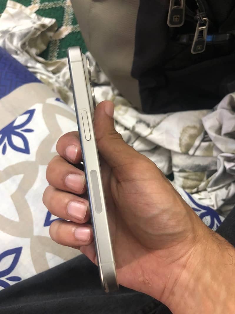 Apple iPhone 15 Pro 2