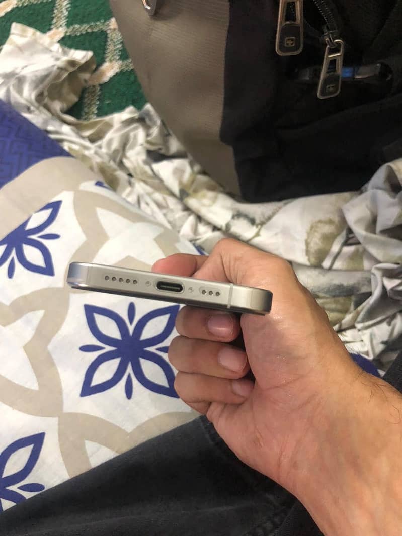 Apple iPhone 15 Pro 3