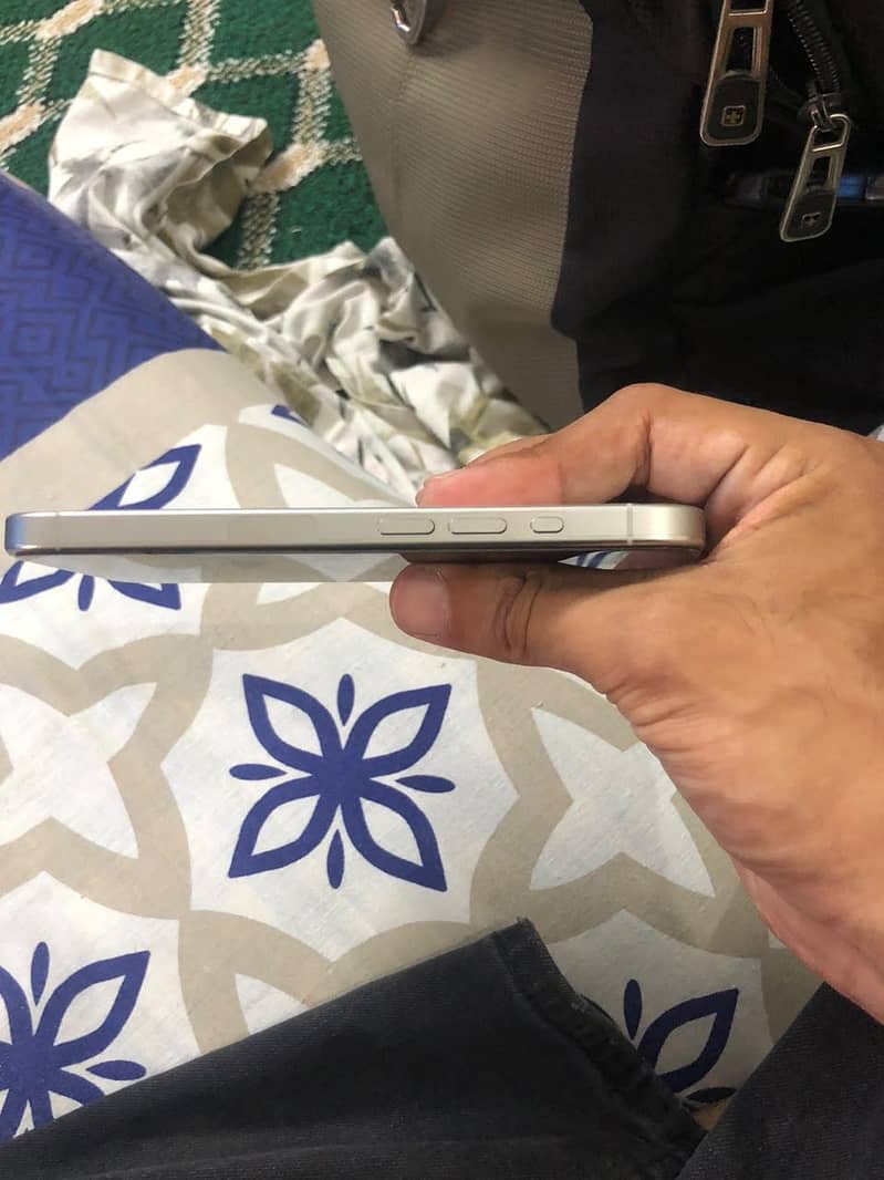 Apple iPhone 15 Pro 4