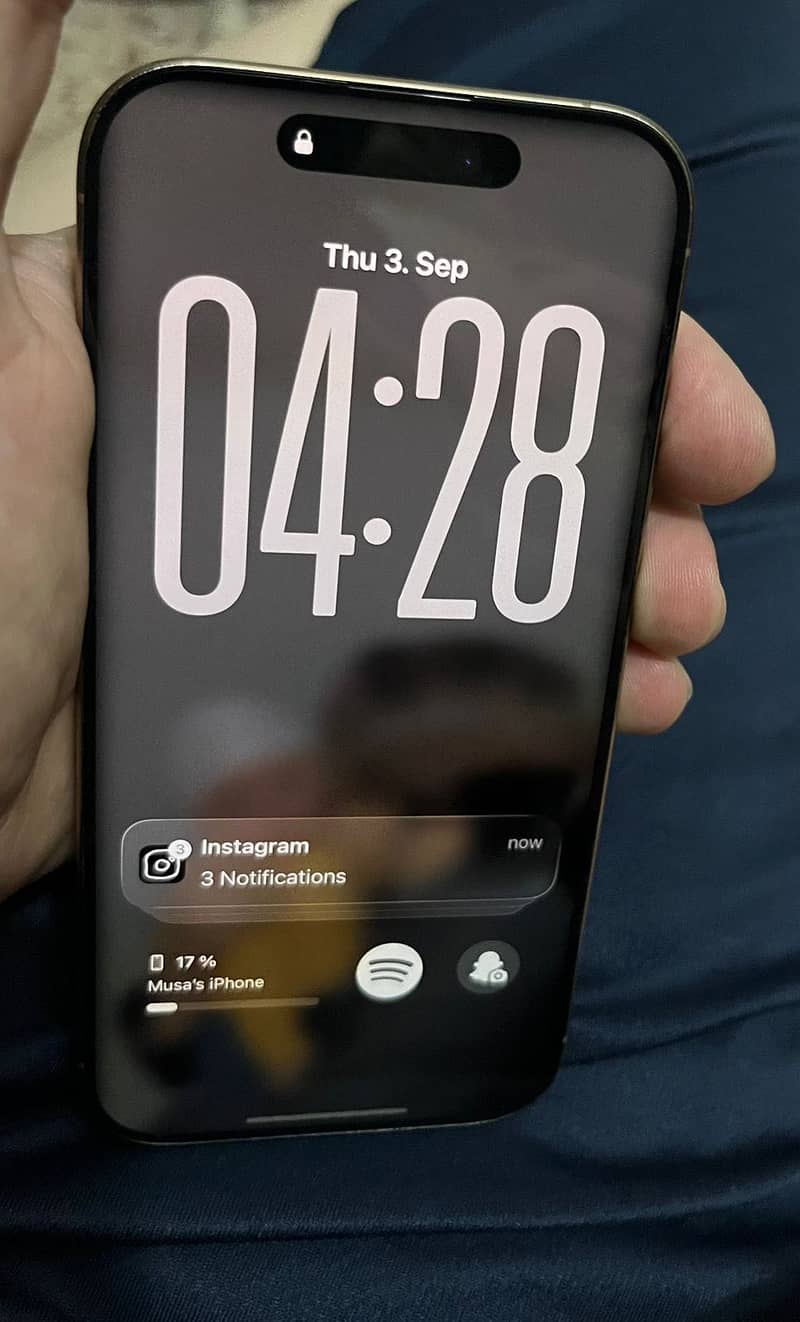 Apple iPhone 16 Pro 3