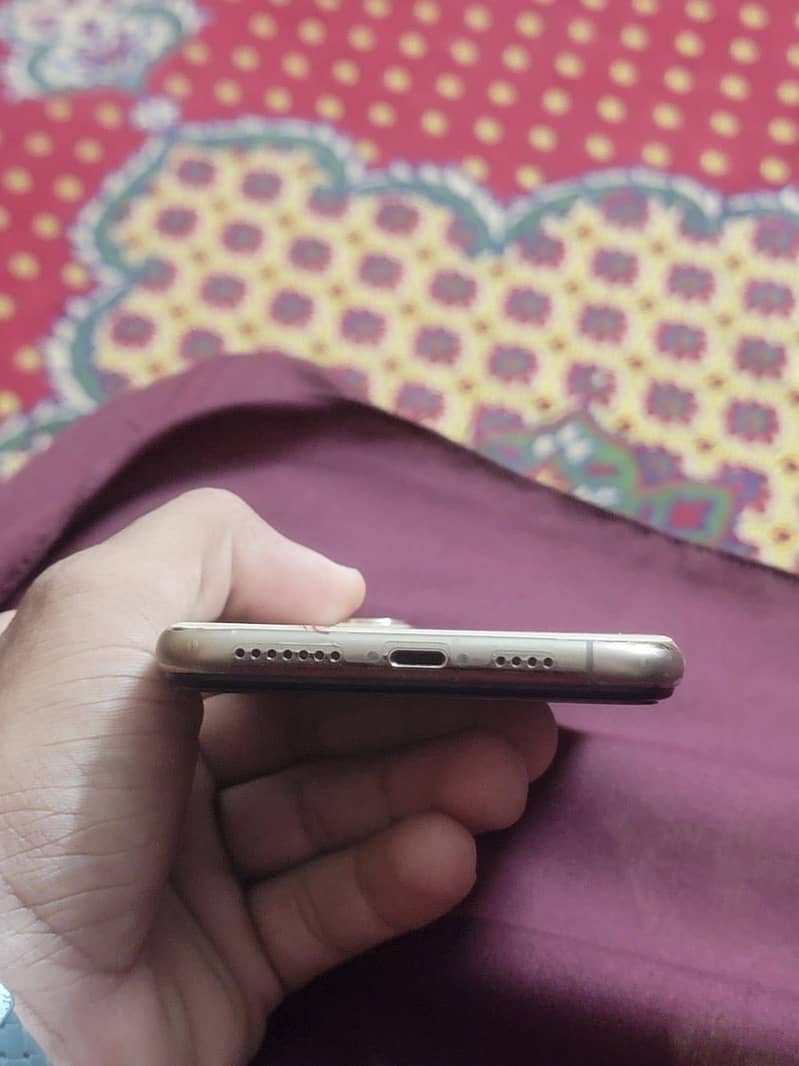 Apple iPhone 11 Pro Max 3