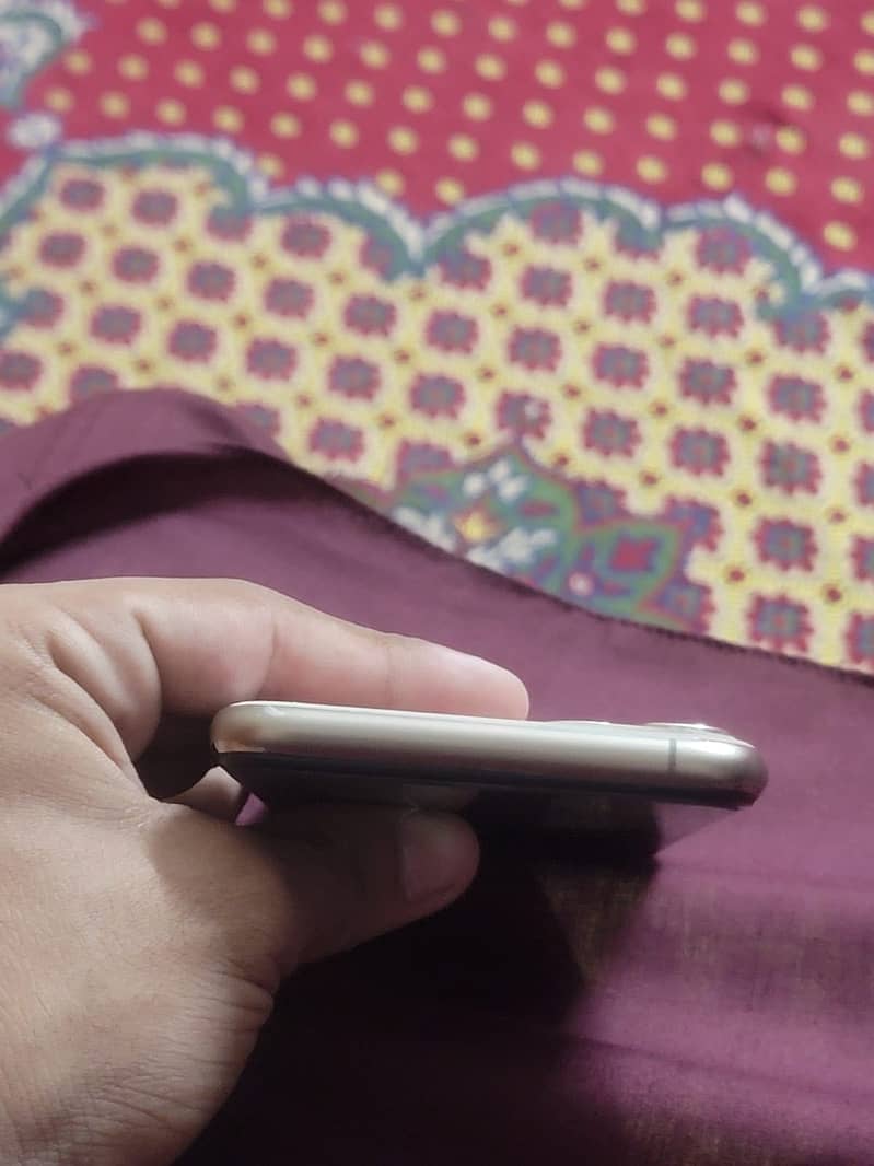 Apple iPhone 11 Pro Max 7