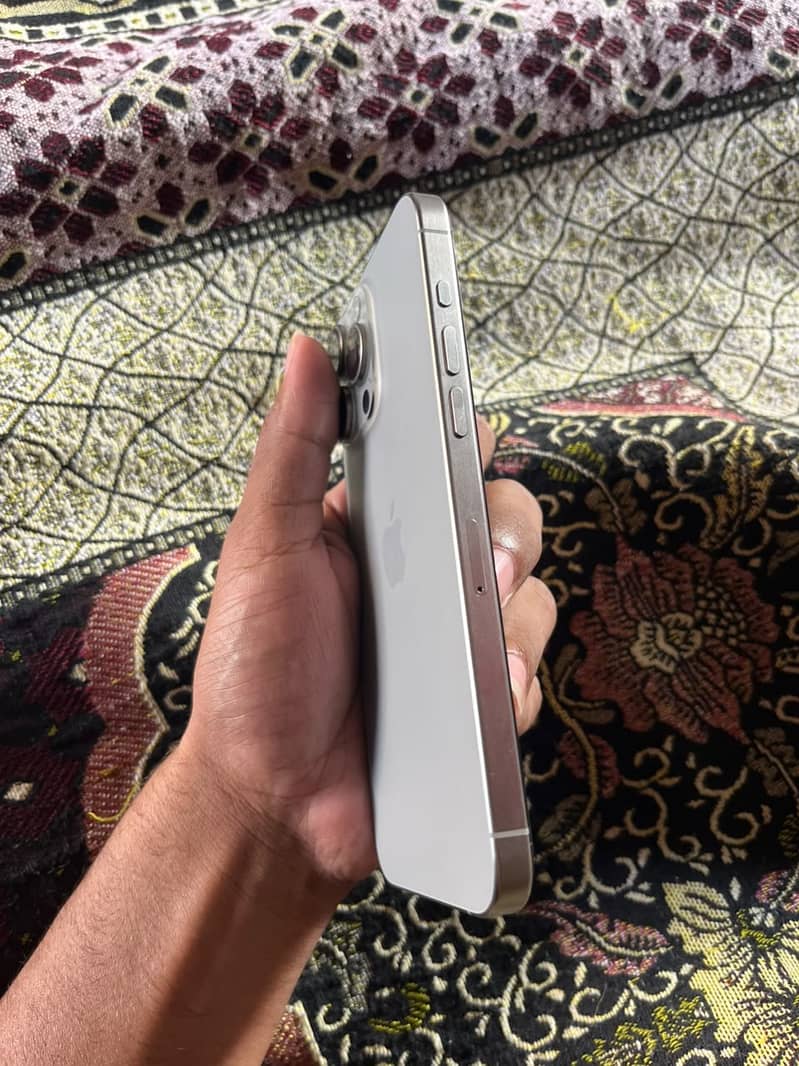 Apple iPhone 15 Pro Max 2