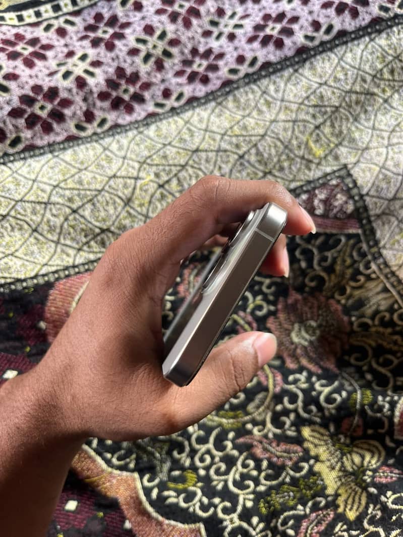 Apple iPhone 15 Pro Max 3
