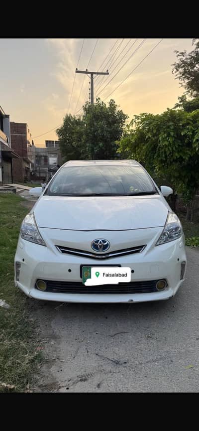 Toyota Prius Alpha 2012