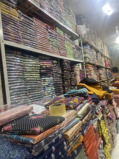 shop pa jab karni ha siraf larkon ka lia ha