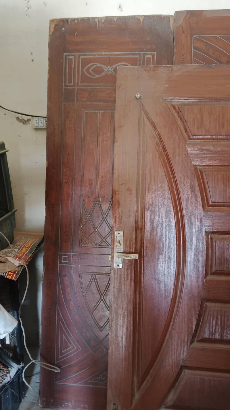 Doors with locks  Only needs cleaning 4