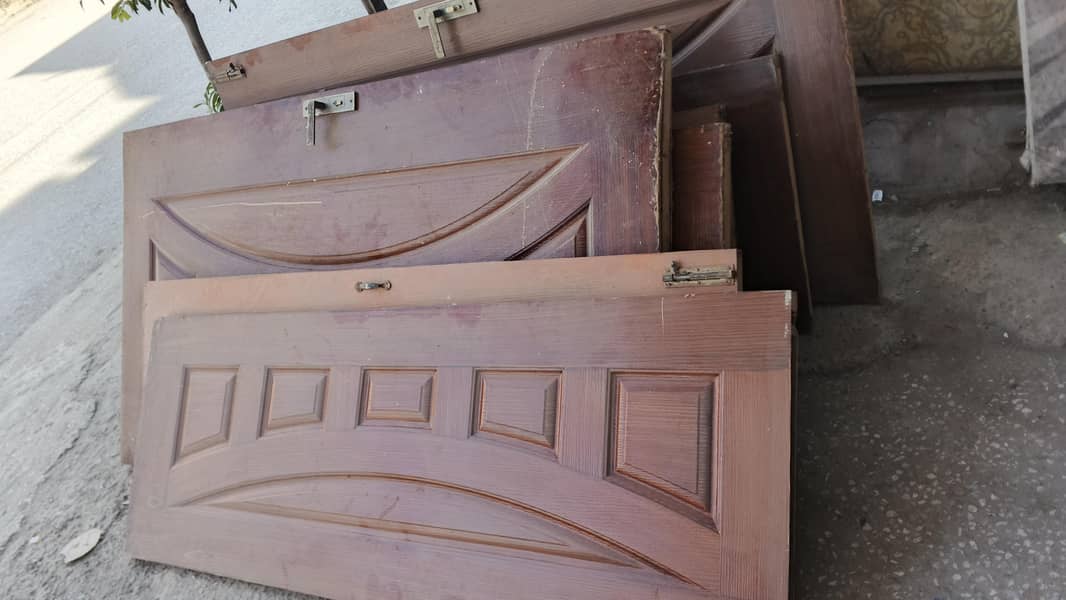 Doors with locks  Only needs cleaning 5