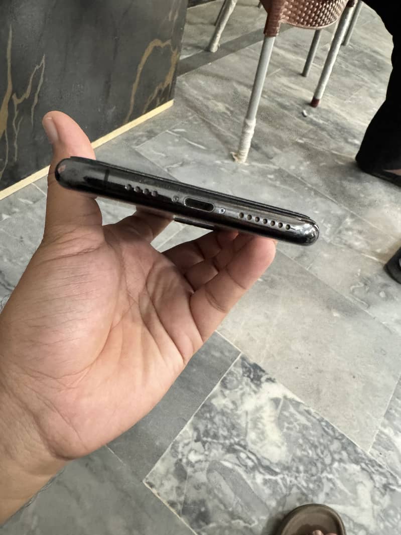 Apple iPhone 11 Pro Max 2