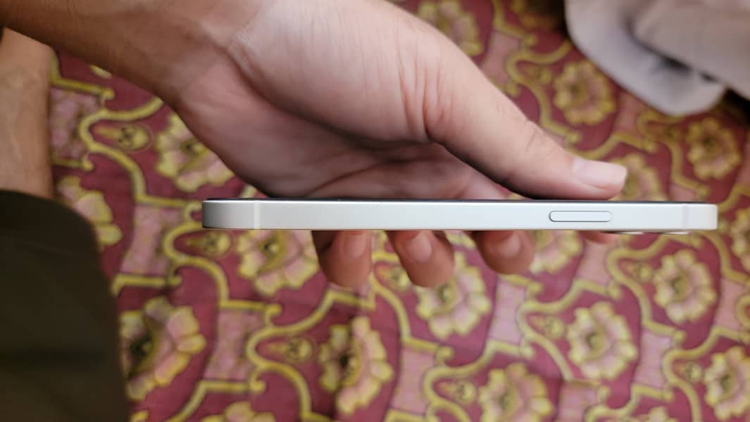Apple iPhone 12 4
