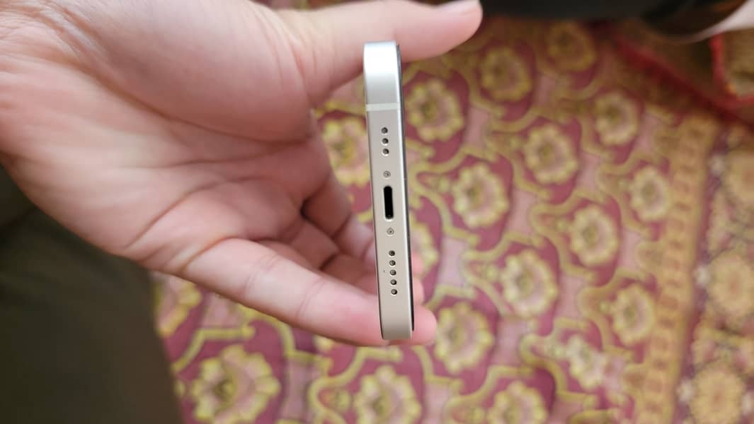 Apple iPhone 12 6