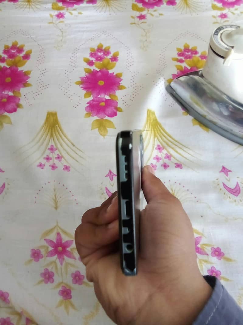 OPPO A3s 4