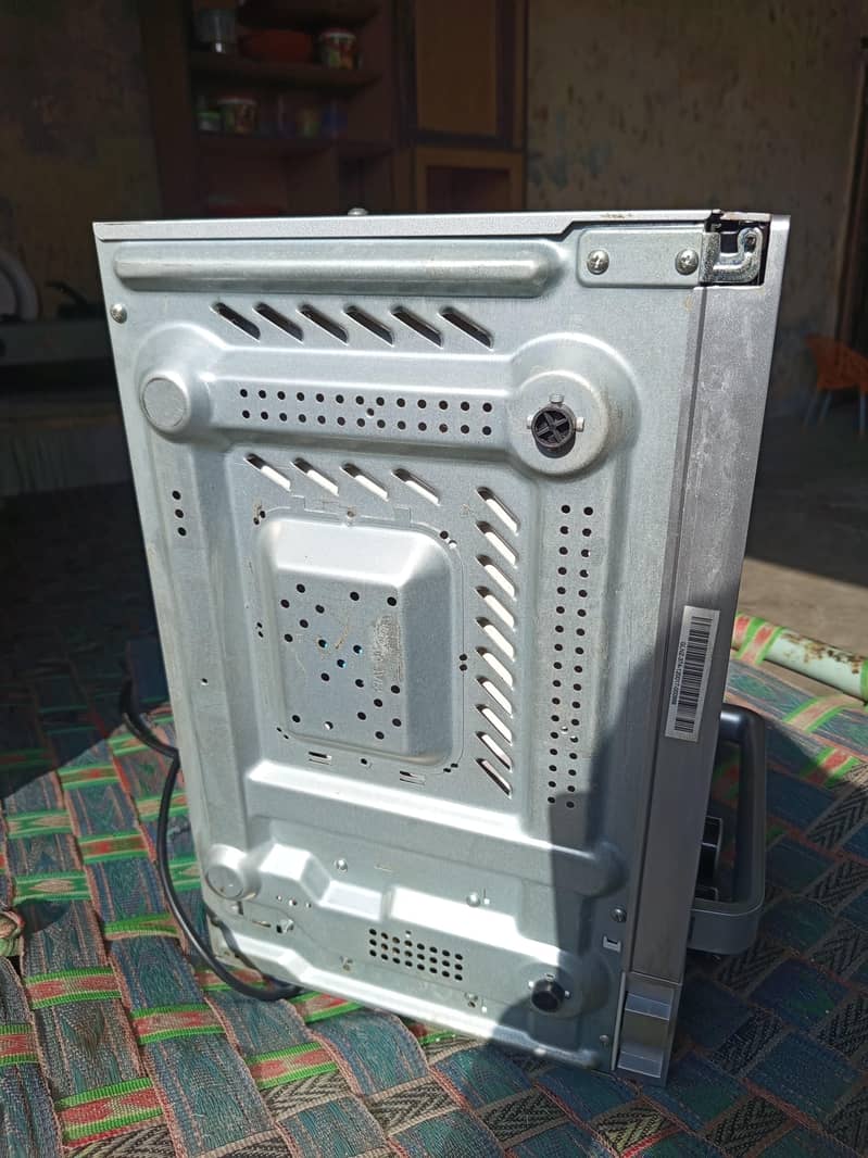 microwave oven 4