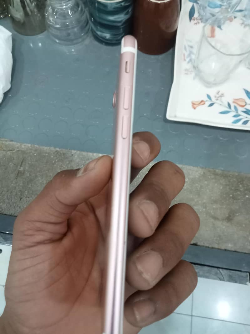 iPhone 7 4