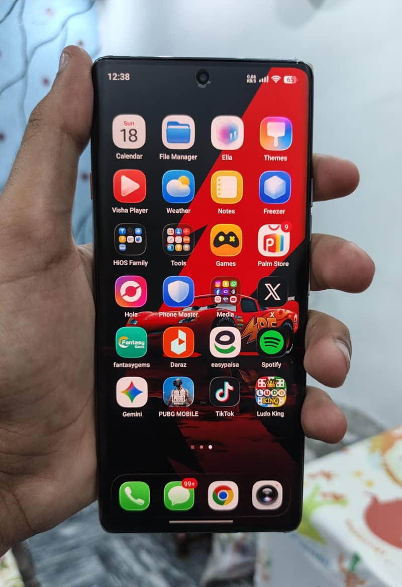 Tecno CAMON 40 Pro 1