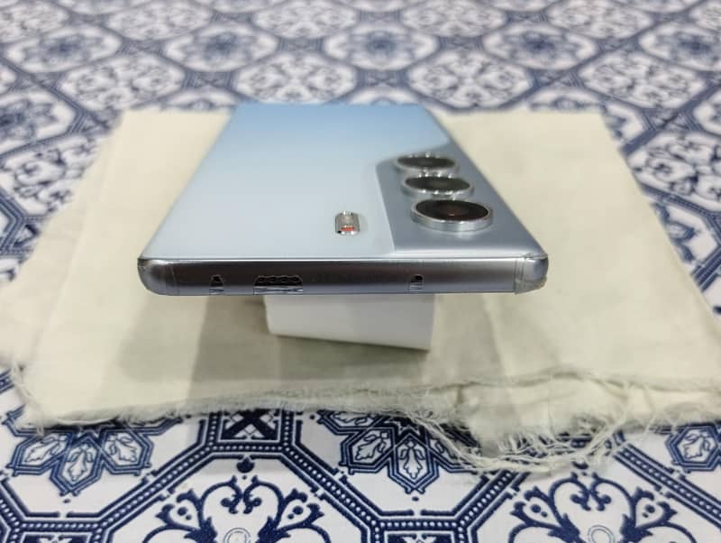 Tecno CAMON 40 Pro 4