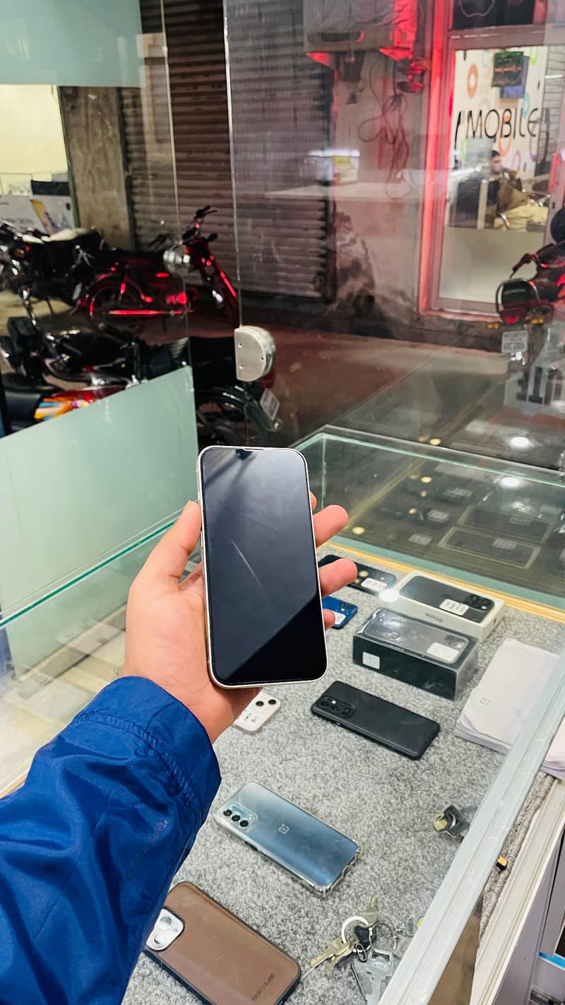 Apple iPhone 13 5