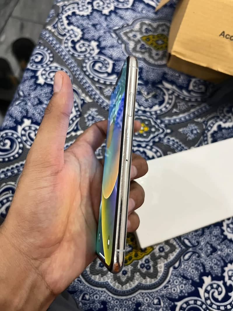 Apple iPhone X 3