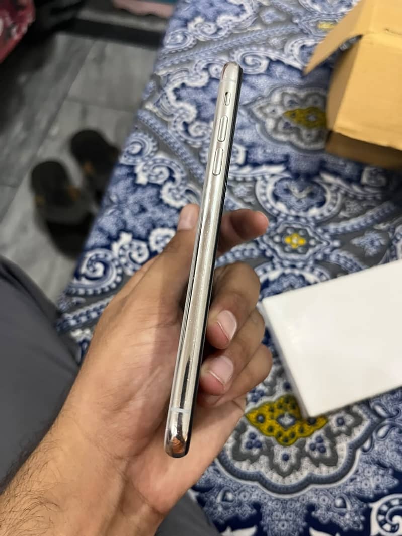 Apple iPhone X 5