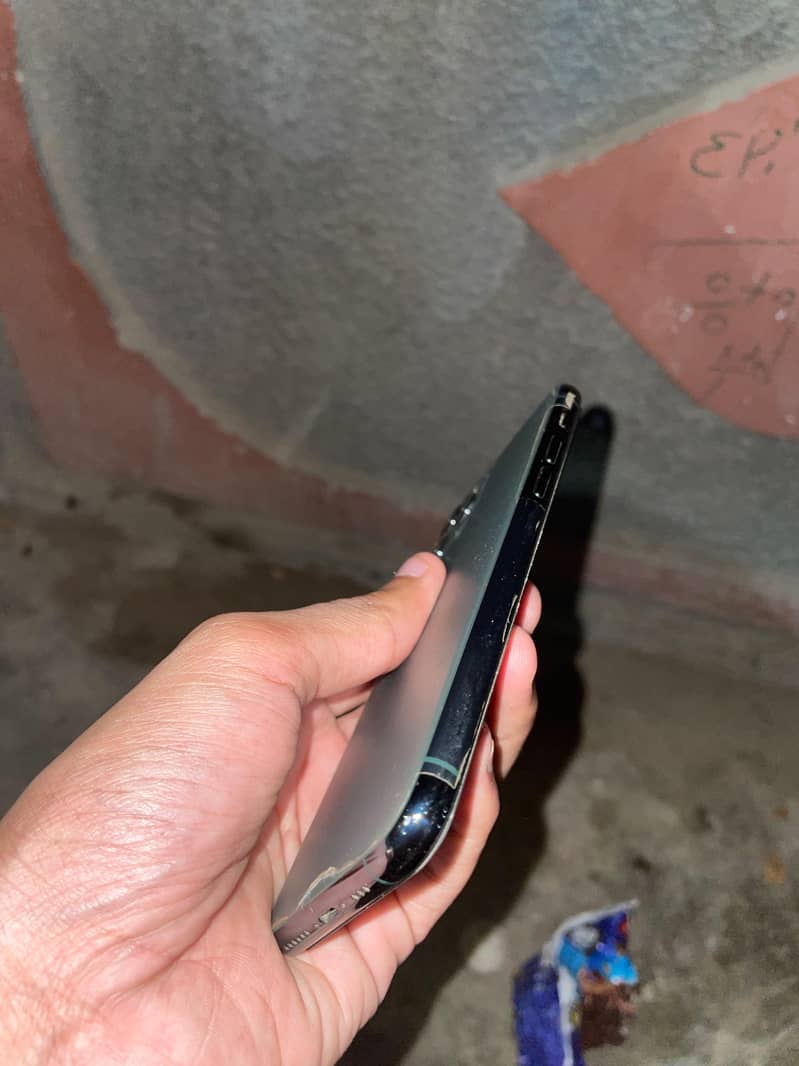 Apple iPhone 11 Pro 2
