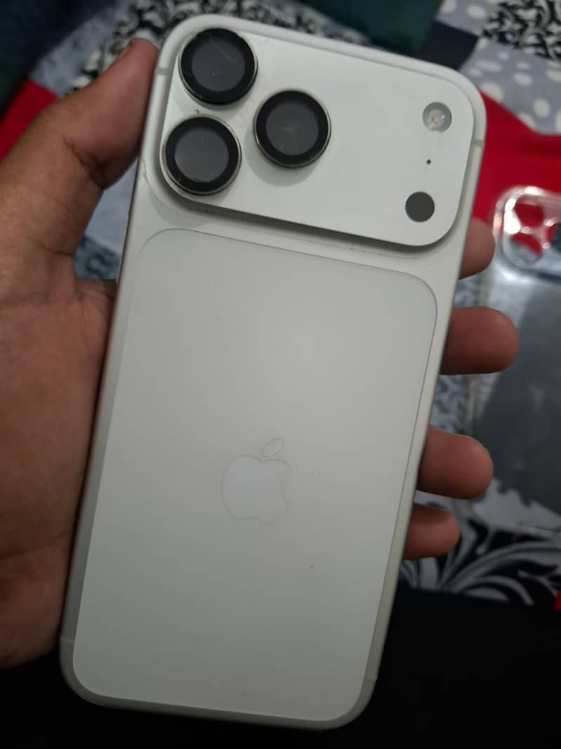 Apple iPhone 17 Pro Max 1