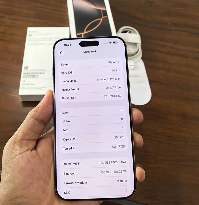 Apple iPhone 16 Pro Max 2