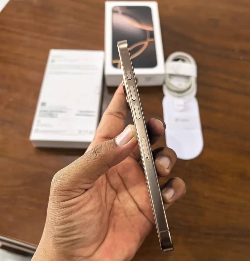 Apple iPhone 16 Pro Max 3