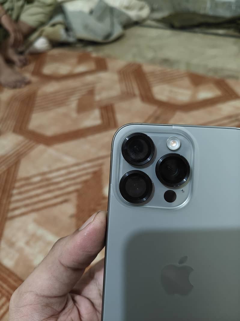 Apple iPhone 15 Pro Max 1
