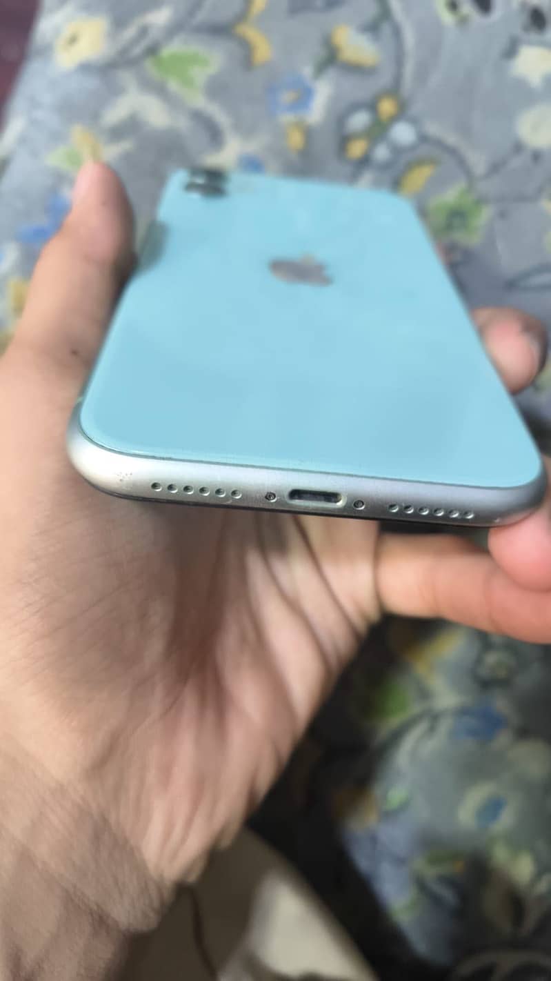 Apple iPhone 11 3