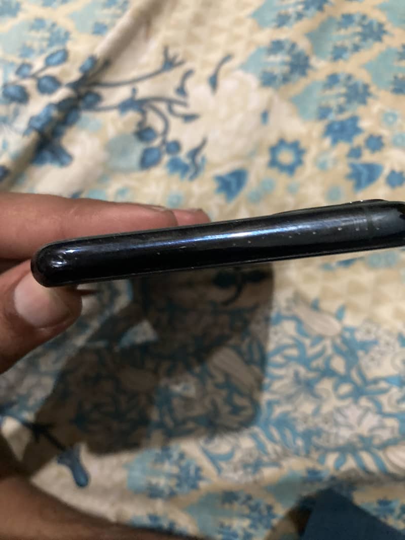 Apple iPhone 11 Pro Max 2