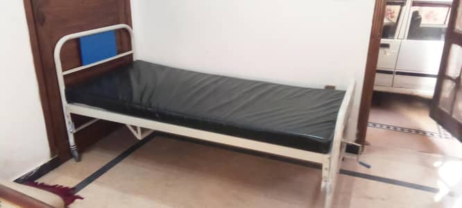 Patient bed with matress (manual)