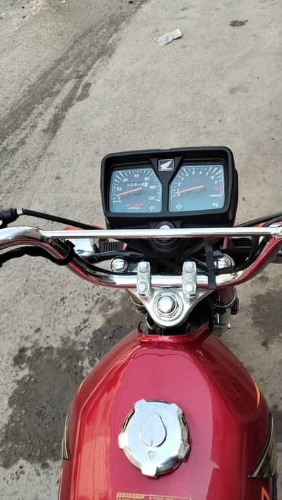 urgent sale 0*3*2*5*4*1*4*1*4*1-6.    Honda 125